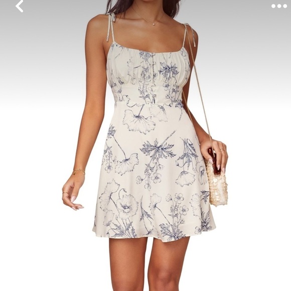 Astr Dresses & Skirts - ASTR Mon Cherri Floral Print Tie Shoulder Minidress Size Medium